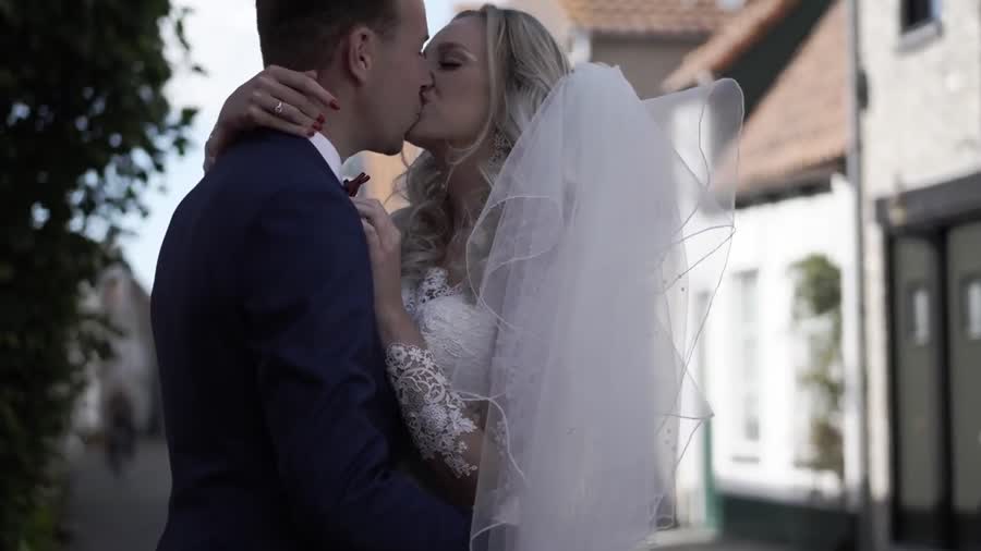 Still uit de trouwfilm van Manuela en Tim