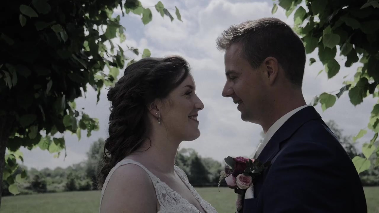 Still uit de trouwfilm van Valerie en Hubert